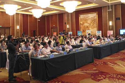 19日，“2017中国国际物联网高峰论坛”在香港隆重举行。大会受到各方关注，来自国家、省、市各相关部门，科研院所及产业界代表出席。蓝狮在线作为物联网代表企业受邀参加。