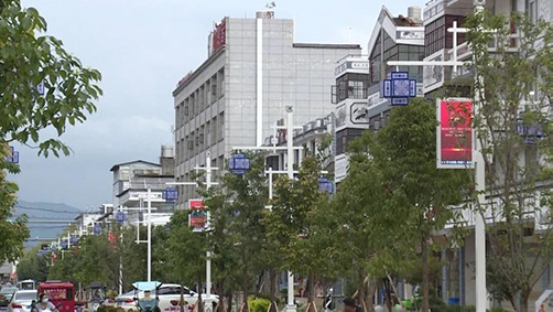 蓝狮在线协同合作伙伴，针对云南大理休闲步行街场景，量身设计智慧路灯杆方案，项目兼具文化特色和功能实用性，为智慧城市增光添彩。