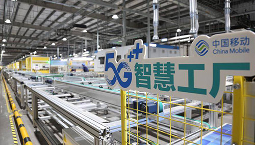 蓝狮5G工业网关，依靠强大的集中接入、集中通信、设备协同管控功能，构建人、机、物等多要素的全面互联，助力工厂高效实现智慧化改造。