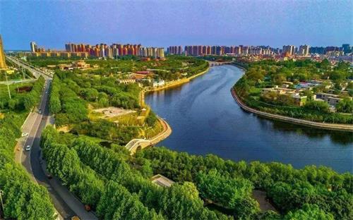 随着城市持续扩张建设，许多城市的水库、湖区都已被纳入城市空间，并被修缮或改造为城市生态绿地公园。针对城市水库、湖区场景，可以基于智慧路灯杆打造智能化、多功能的环境监测与安防管理体系。