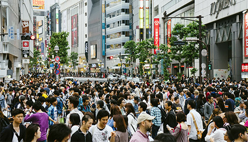 现代城市的人口愈加密集，在节日、庆典、大型活动赛事举办时，常常会形成大量人群聚集，容易发生意外甚至严重事故。可以借助智慧路灯杆系统，打造基于AI视频智能识别的人群聚集监测系统，快速准确识别分析出人群的聚集情况，及时作出预警。