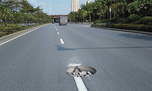 道路井盖可靠性时刻关乎着交通的安全，对井盖实现持续有效的监测和维护，可以借助智慧路灯杆系统，精确感知井盖的位置、运行状态、异常状况，并进行告警提醒。