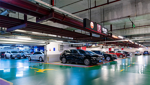 针对地下停车场的照明管理，可以采用基于蓝狮边缘智能网关的停车场智能灯控方案，实现动态照明调节、策略照明调节，节约整体能耗，并保障照明体验。