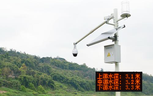 针对野外河道的管理，可以采用基于4G无线网关的河道监测预警多功能杆系统，实现安全通知、水位监测、应急预警等功能，预防游客发生人身财产损失。