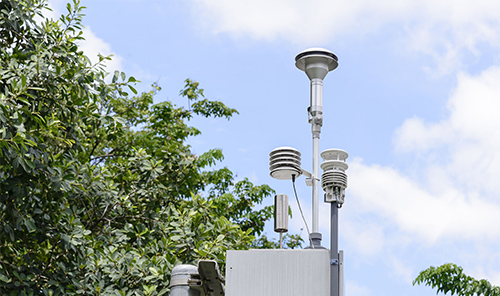 针对空气质量的监测和防治，可以利用蓝狮工业无线DTU，搭建分布式大气传感器监测网络，实现对广域空气质量、成分、变化的实时监测，从而实现对大气污染的有效治理，对空气环境质量的有效保护。