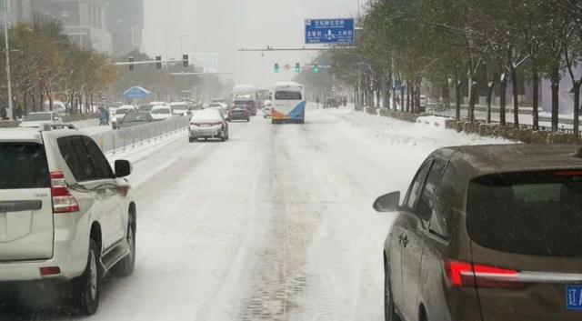 雪天道路结冰