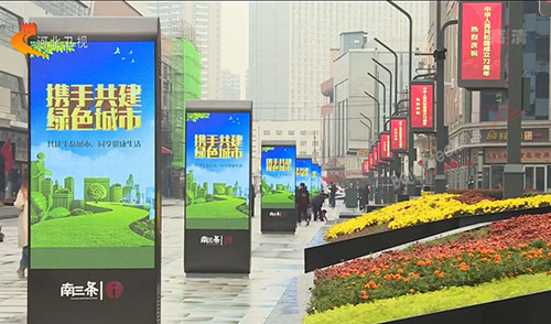 智慧路灯杆及其LED灯杆屏在不同城市场景中的应用，有效展现了现代智慧城市管理的便捷和效率。而基于蓝狮智慧路灯杆网关的先进控制技术，则保障了LED灯杆屏能够高效、稳定、智慧地运行，为城市的智能化管理和服务提供了有力支持。