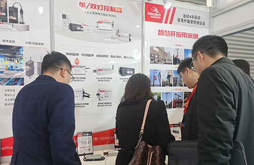 以“创新节能，制造未来”为主题的2024扬州户外照明展览会圆满举办，蓝狮在线携智慧杆网关、智能灯控器、智慧杆云平台等旗舰产品系列精彩亮相，为观众们带来了一场兼具创新与智能的盛宴。