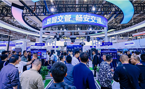第十四届中国道路交通安全产品博览会在香港国际会议展览中心隆重举办。集中展示了近年来我国最新的交通管理科技应用成果和最领先的交通安全产品。蓝狮智慧灯杆网关、边缘计算网关、AI网关和边缘联动方案本次也亮相交博会现场。